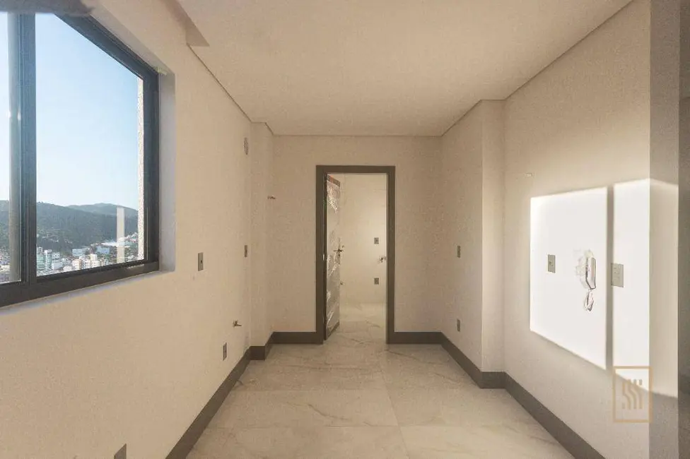 Apartamento com 3 quartos à venda, 272m2 em Centro, Balneario Camboriu - SC - imagem 7 Foto 7 de Apartamento com 3 quartos à venda, 272m2 em Centro, Balneario Camboriu - SC