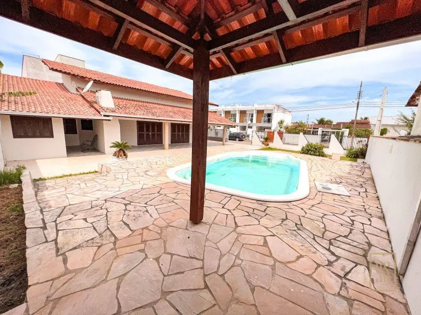 Foto 2 de Casa com 4 quartos à venda, 676m2 em Balneario Picarras - SC