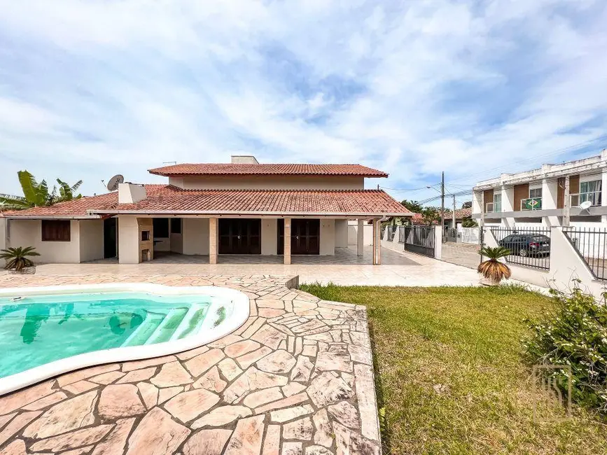 Foto 1 de Casa com 4 quartos à venda, 676m2 em Balneario Picarras - SC