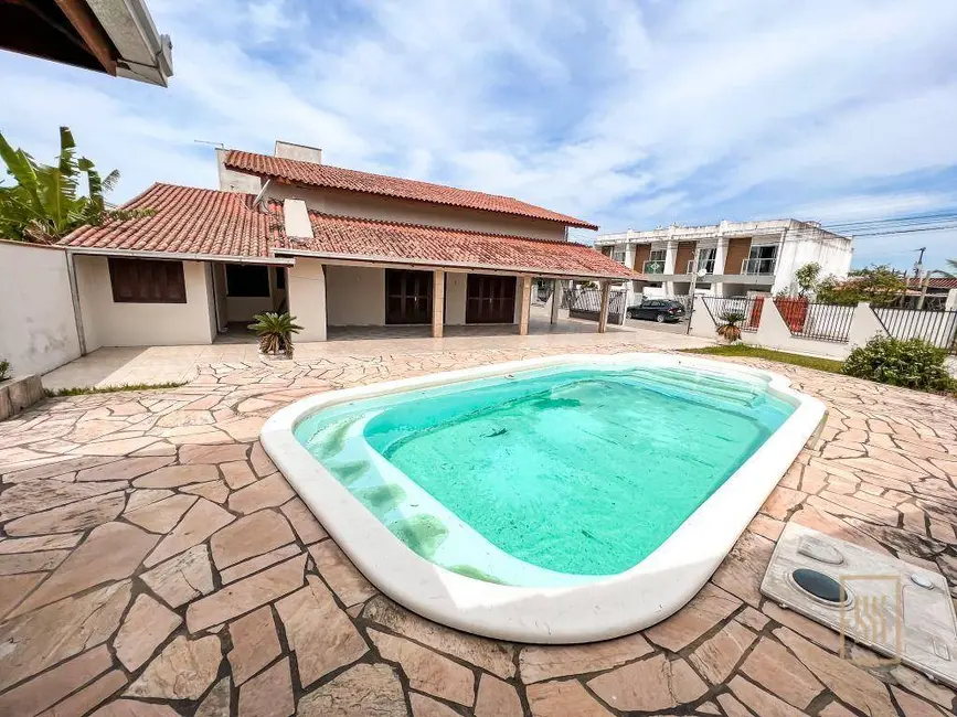 Casa com 4 quartos à venda, 676m2 em Balneario Picarras - SC - imagem 5 Foto 5 de Casa com 4 quartos à venda, 676m2 em Balneario Picarras - SC