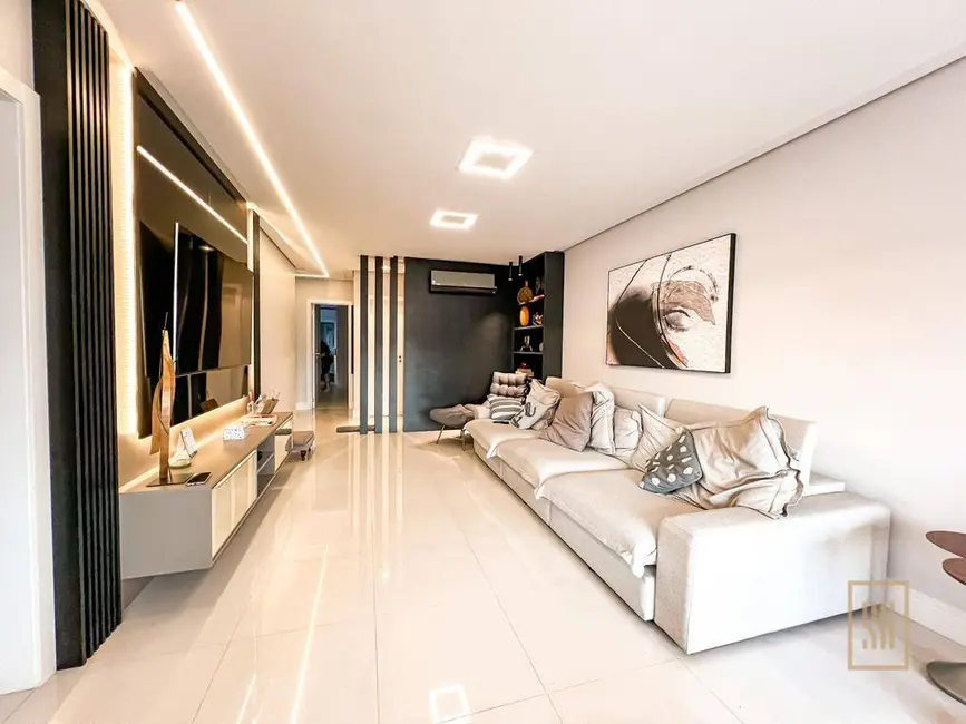 Apartamento com 3 quartos à venda, 214m2 em Centro, Balneario Camboriu - SC - imagem 4 Foto 4 de Apartamento com 3 quartos à venda, 214m2 em Centro, Balneario Camboriu - SC