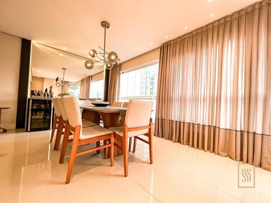 Apartamento com 3 quartos à venda, 214m2 em Centro, Balneario Camboriu - SC - imagem 7 Foto 7 de Apartamento com 3 quartos à venda, 214m2 em Centro, Balneario Camboriu - SC