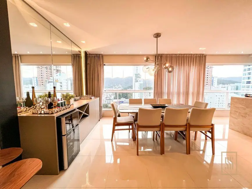 Apartamento com 3 quartos à venda, 214m2 em Centro, Balneario Camboriu - SC - imagem 5 Foto 5 de Apartamento com 3 quartos à venda, 214m2 em Centro, Balneario Camboriu - SC