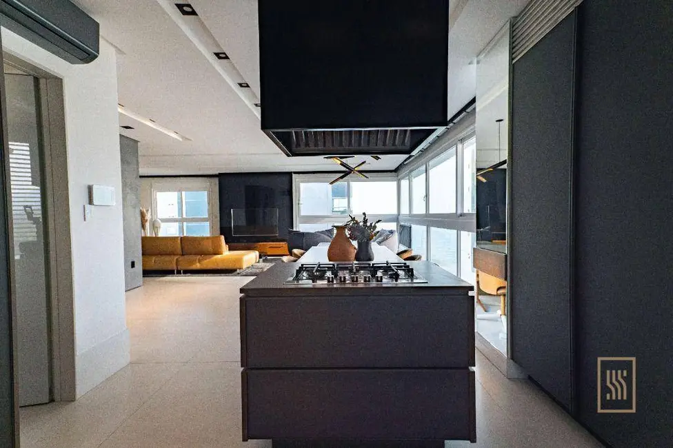 Apartamento com 3 quartos à venda, 172m2 em Centro, Balneario Camboriu - SC - imagem 4 Foto 4 de Apartamento com 3 quartos à venda, 172m2 em Centro, Balneario Camboriu - SC