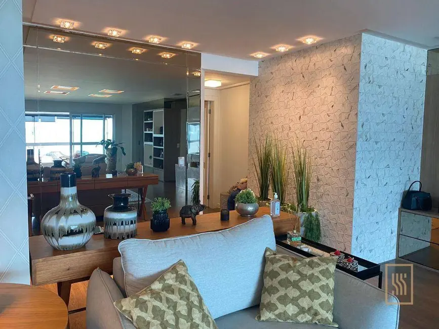 Apartamento com 3 quartos à venda, 323m2 em Centro, Balneario Camboriu - SC - imagem 4 Foto 4 de Apartamento com 3 quartos à venda, 323m2 em Centro, Balneario Camboriu - SC