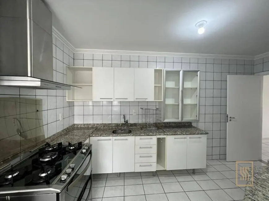 Apartamento com 3 quartos à venda, 140m2 em Centro, Balneario Camboriu - SC - imagem 8 Foto 8 de Apartamento com 3 quartos à venda, 140m2 em Centro, Balneario Camboriu - SC