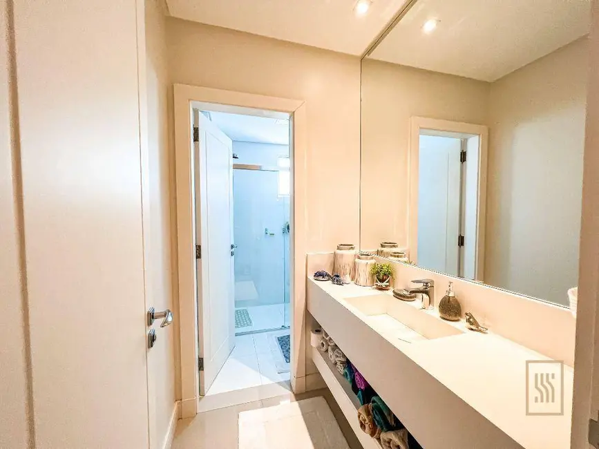 Apartamento com 4 quartos à venda, 320m2 em Centro, Balneario Camboriu - SC - imagem 8 Foto 8 de Apartamento com 4 quartos à venda, 320m2 em Centro, Balneario Camboriu - SC