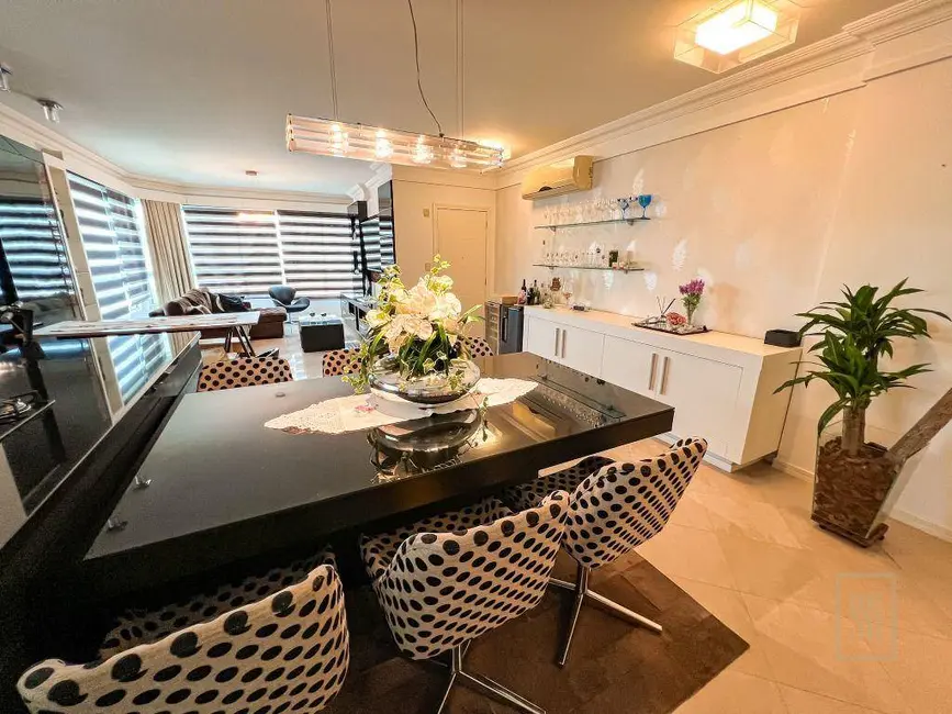 Apartamento com 3 quartos à venda, 233m2 em Centro, Balneario Camboriu - SC - imagem 6 Foto 6 de Apartamento com 3 quartos à venda, 233m2 em Centro, Balneario Camboriu - SC