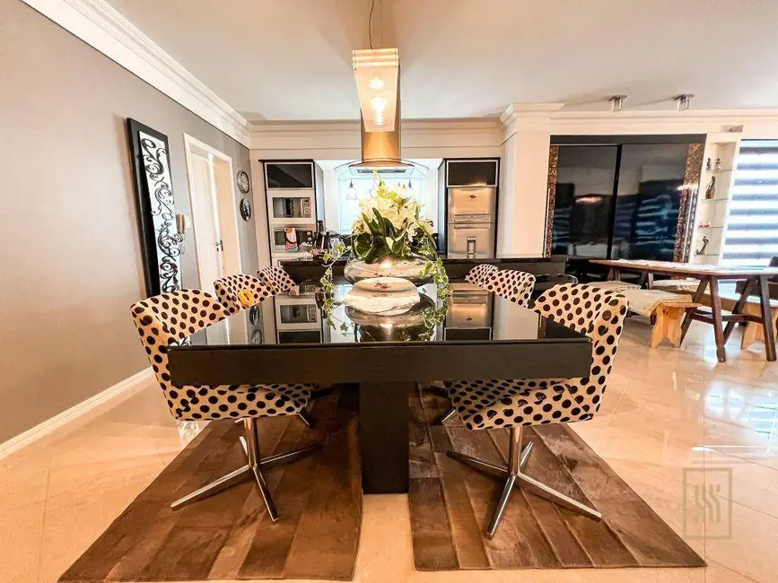 Apartamento com 3 quartos à venda, 233m2 em Centro, Balneario Camboriu - SC - imagem 5 Foto 5 de Apartamento com 3 quartos à venda, 233m2 em Centro, Balneario Camboriu - SC