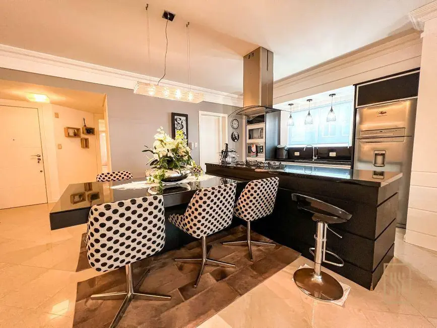 Apartamento com 3 quartos à venda, 233m2 em Centro, Balneario Camboriu - SC - imagem 4 Foto 4 de Apartamento com 3 quartos à venda, 233m2 em Centro, Balneario Camboriu - SC