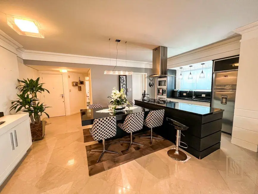 Apartamento com 3 quartos à venda, 233m2 em Centro, Balneario Camboriu - SC - imagem 3 Foto 3 de Apartamento com 3 quartos à venda, 233m2 em Centro, Balneario Camboriu - SC