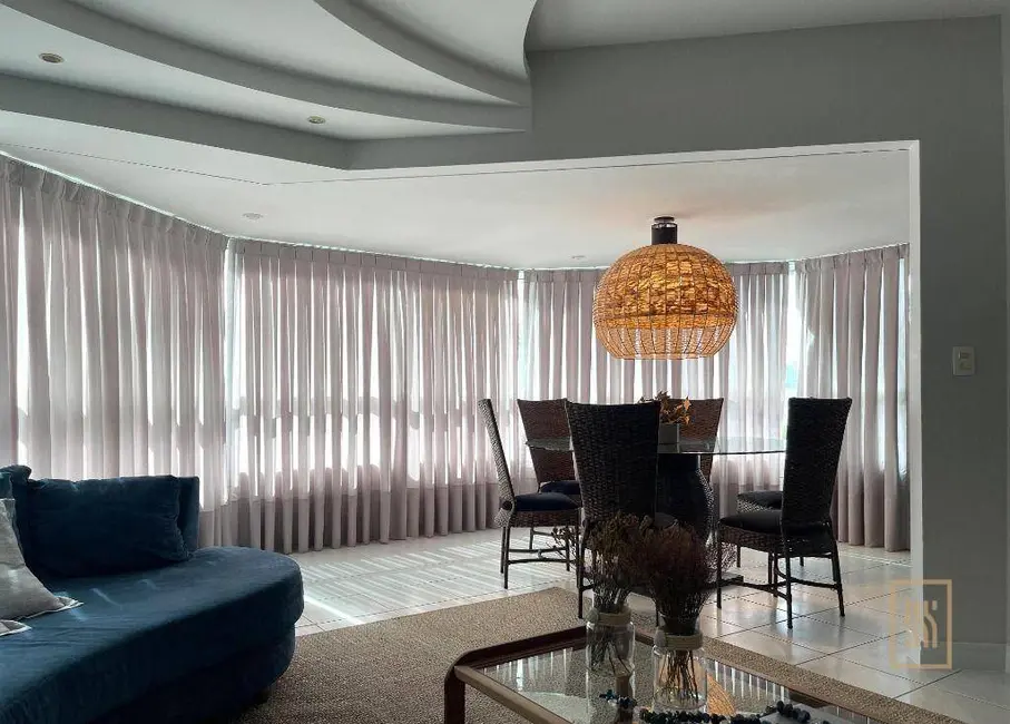 Apartamento com 3 quartos à venda, 180m2 em Centro, Balneario Camboriu - SC - imagem 2 Foto 2 de Apartamento com 3 quartos à venda, 180m2 em Centro, Balneario Camboriu - SC