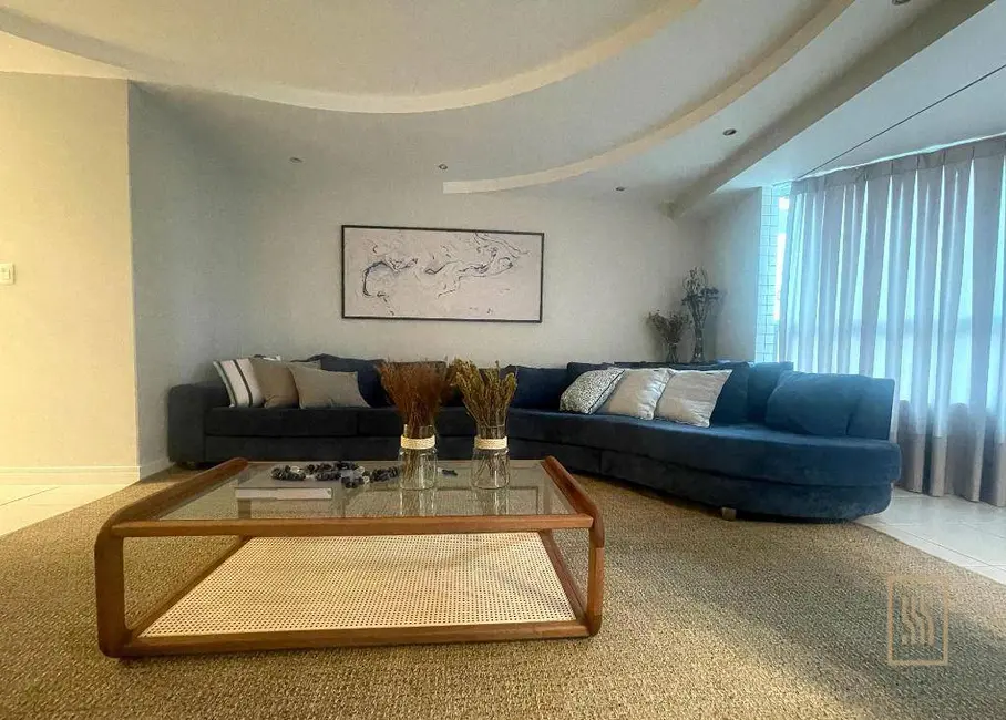 Apartamento com 3 quartos à venda, 180m2 em Centro, Balneario Camboriu - SC - imagem 3 Foto 3 de Apartamento com 3 quartos à venda, 180m2 em Centro, Balneario Camboriu - SC