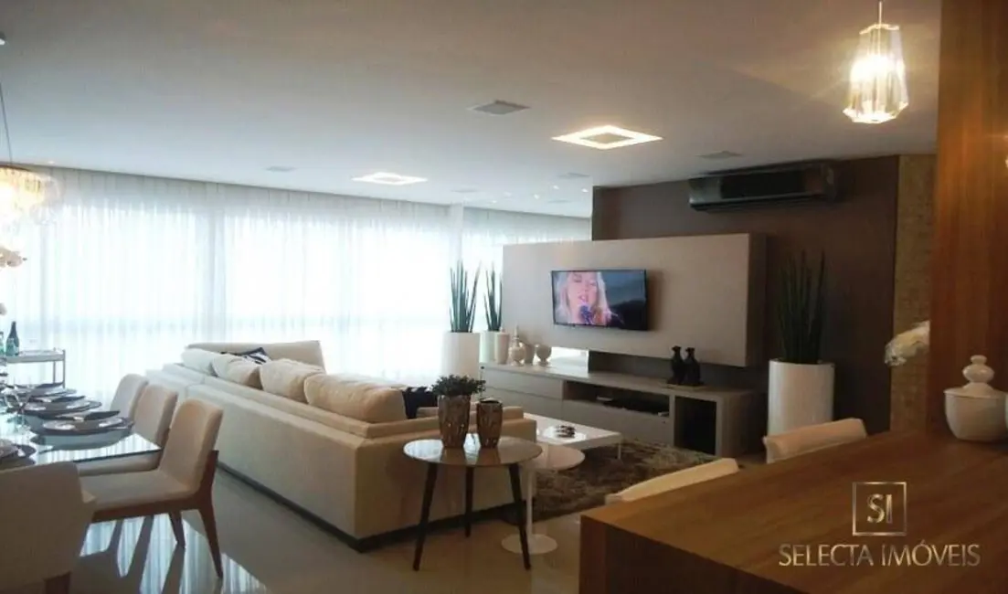 Apartamento com 4 quartos à venda, 259m2 em Centro, Balneario Camboriu - SC - imagem 2 Foto 2 de Apartamento com 4 quartos à venda, 259m2 em Centro, Balneario Camboriu - SC