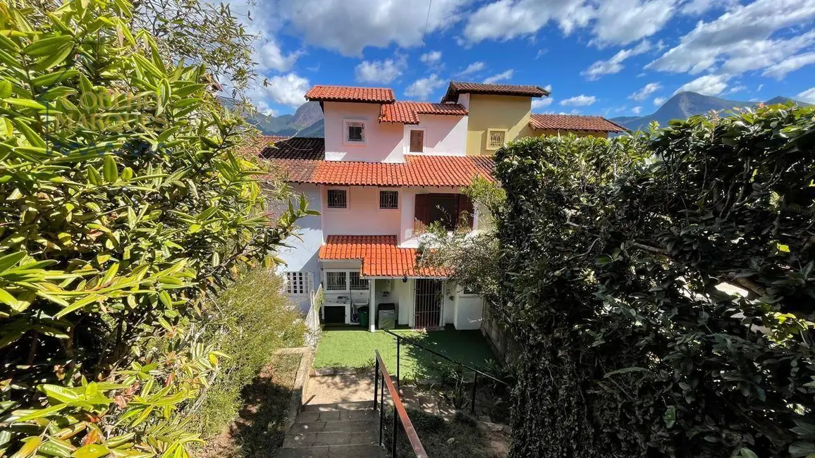 Foto 2 de Casa com 4 quartos à venda, 100m2 em Golfe, Teresopolis - RJ