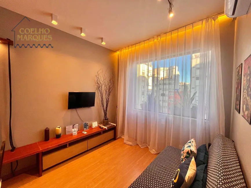Apartamento com 1 quarto à venda, 50m2 em Copacabana, Rio De Janeiro - RJ - imagem 5 Foto 5 de Apartamento com 1 quarto à venda, 50m2 em Copacabana, Rio De Janeiro - RJ