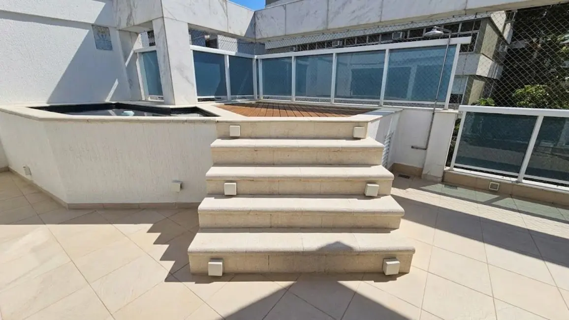 Cobertura com 3 quartos à venda, 176m2 em Leblon, Rio De Janeiro - RJ - imagem 1 Foto 1 de Cobertura com 3 quartos à venda, 176m2 em Leblon, Rio De Janeiro - RJ