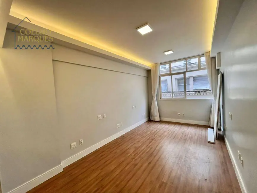 Kitnet com 1 quarto para alugar, 30m2 em Centro, Rio De Janeiro - RJ - imagem 2 Foto 2 de Kitnet com 1 quarto para alugar, 30m2 em Centro, Rio De Janeiro - RJ