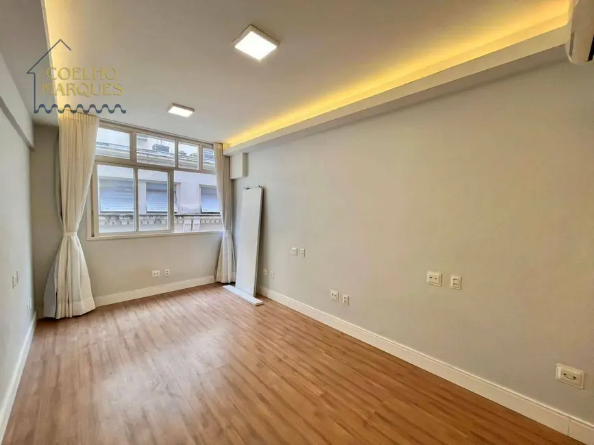 Kitnet com 1 quarto para alugar, 30m2 em Centro, Rio De Janeiro - RJ - imagem 1 Foto 1 de Kitnet com 1 quarto para alugar, 30m2 em Centro, Rio De Janeiro - RJ
