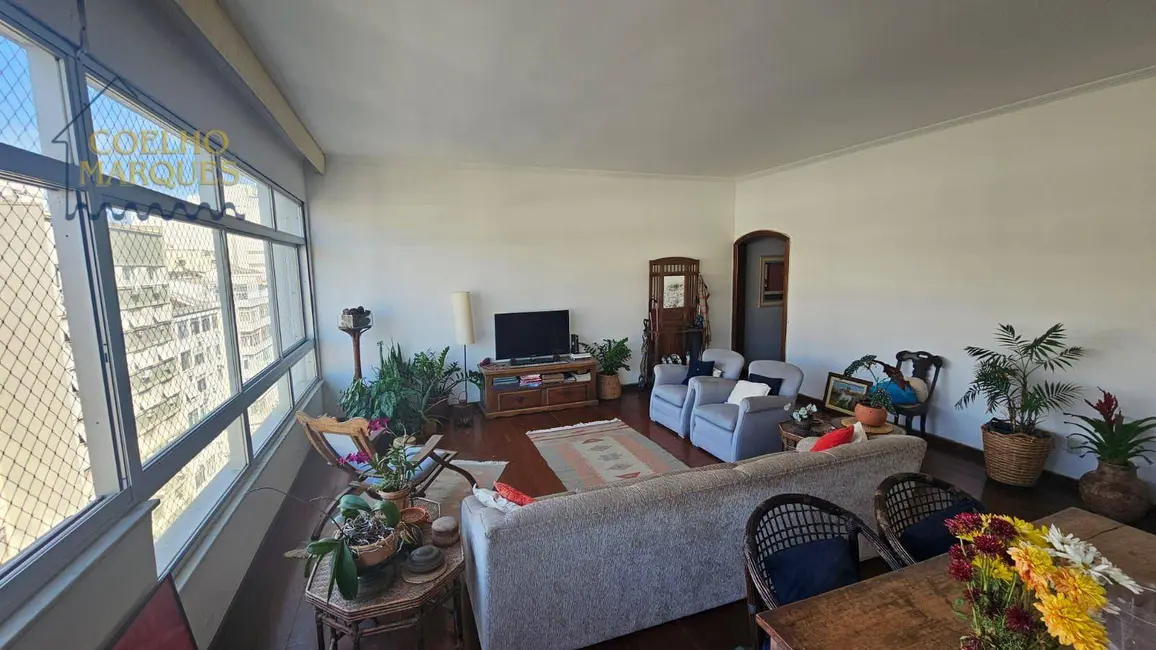 Cobertura com 4 quartos à venda, 190m2 em Leme, Rio De Janeiro - RJ - imagem 2 Foto 2 de Cobertura com 4 quartos à venda, 190m2 em Leme, Rio De Janeiro - RJ
