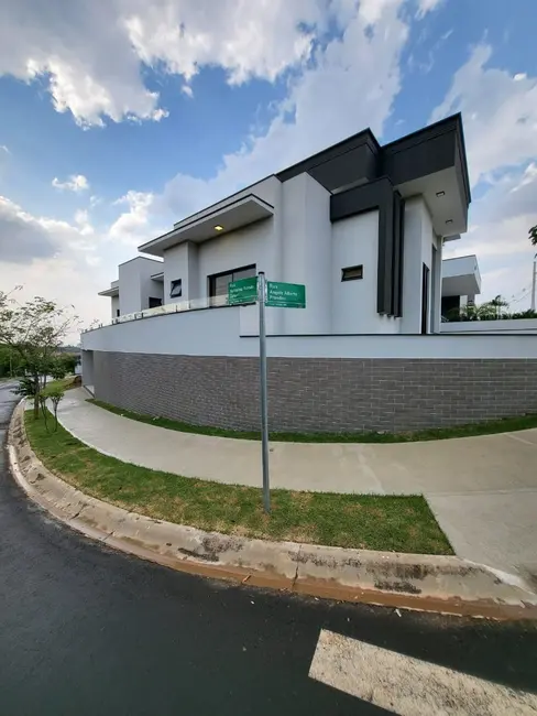 Casa de Condomínio com 3 quartos à venda, 204m2 em Jardim Mantova, Indaiatuba - SP - imagem 3 Foto 3 de Casa de Condomínio com 3 quartos à venda, 204m2 em Jardim Mantova, Indaiatuba - SP