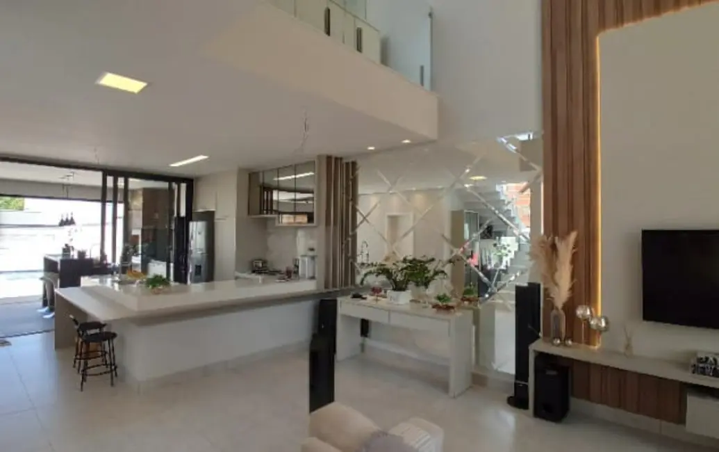 Casa de Condomínio com 3 quartos à venda, 220m2 em Indaiatuba - SP - imagem 2 Foto 2 de Casa de Condomínio com 3 quartos à venda, 220m2 em Indaiatuba - SP