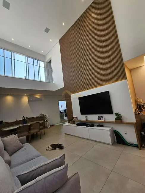 Casa de Condomínio com 3 quartos à venda, 218m2 em Indaiatuba - SP - imagem 3 Foto 3 de Casa de Condomínio com 3 quartos à venda, 218m2 em Indaiatuba - SP