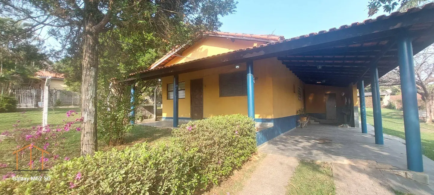 Foto 1 de Chácara com 3 quartos à venda e para alugar, 1300m2 em Chácara Três Marias, Sorocaba - SP