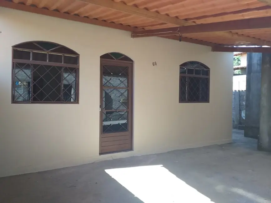 Foto 1 de Casa com 2 quartos à venda, 180m2 em Capim Branco - MG