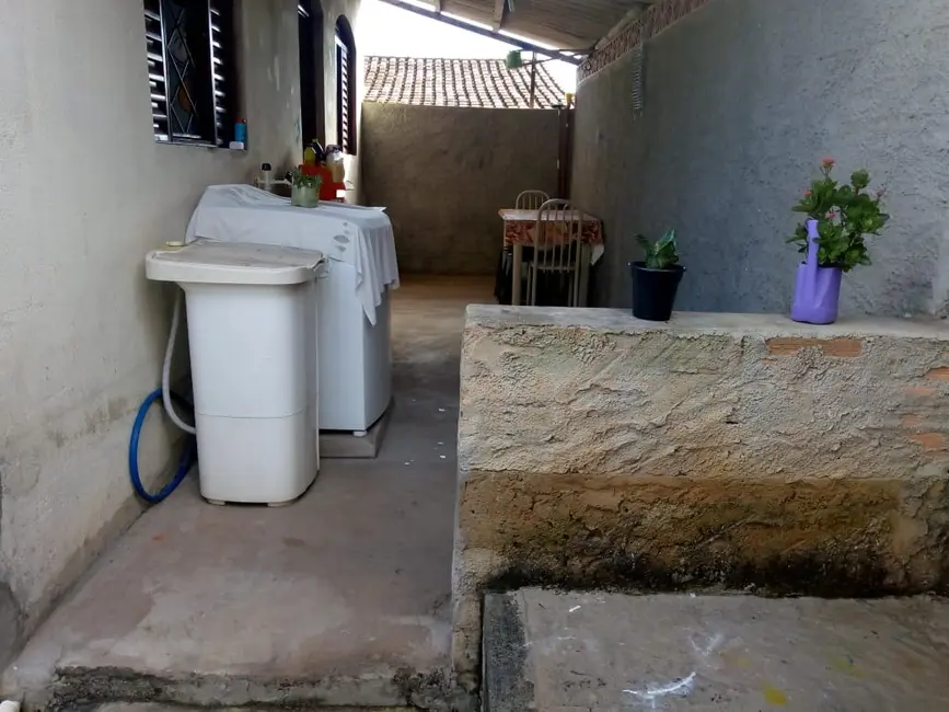 Foto 2 de Casa com 2 quartos à venda, 180m2 em Capim Branco - MG