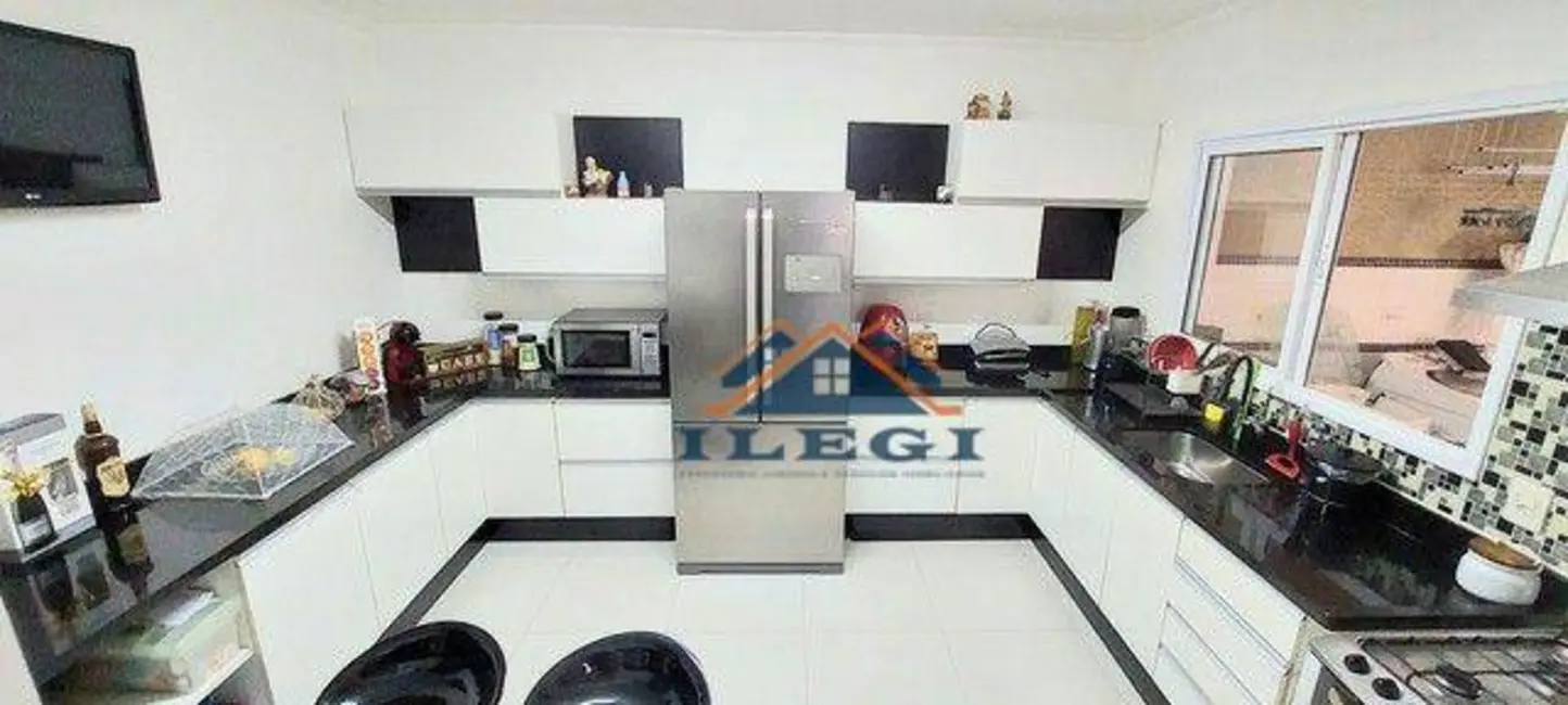 Casa com 3 quartos à venda, 300m2 em Valinhos - SP - imagem 9 Foto 9 de Casa com 3 quartos à venda, 300m2 em Valinhos - SP