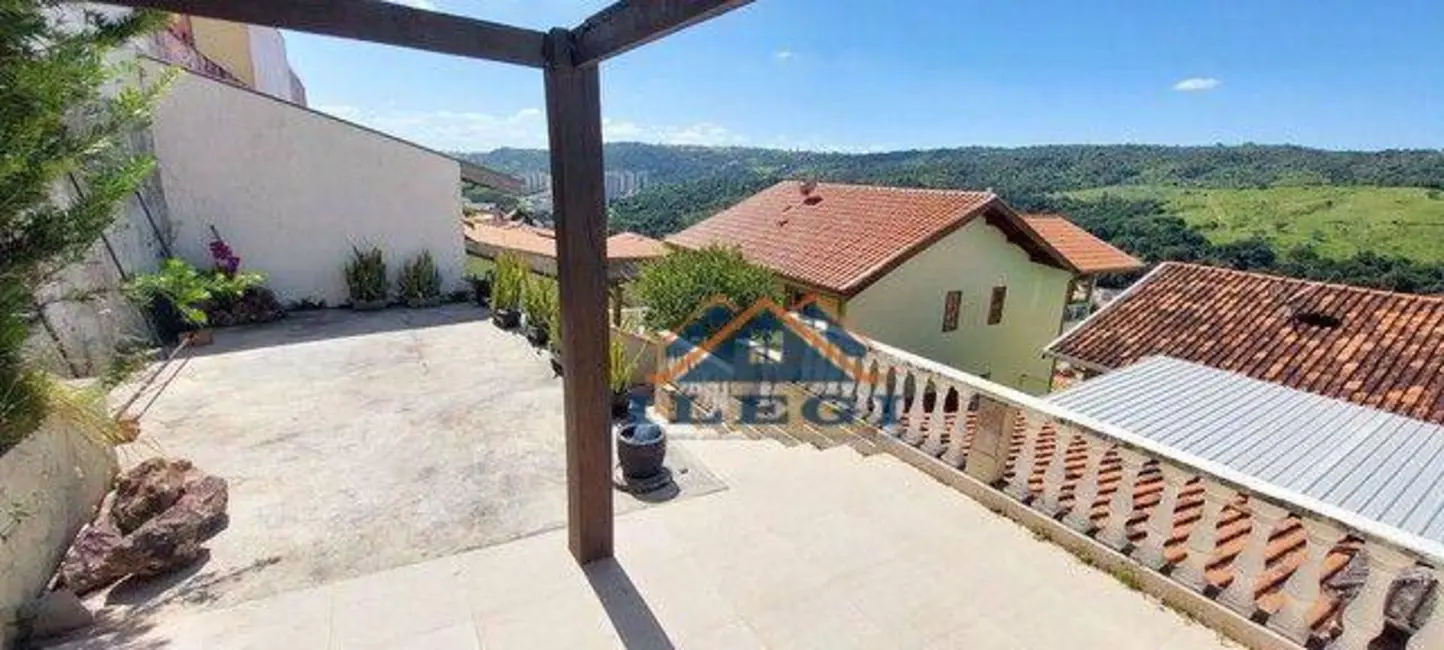 Casa com 3 quartos à venda, 300m2 em Valinhos - SP - imagem 4 Foto 4 de Casa com 3 quartos à venda, 300m2 em Valinhos - SP