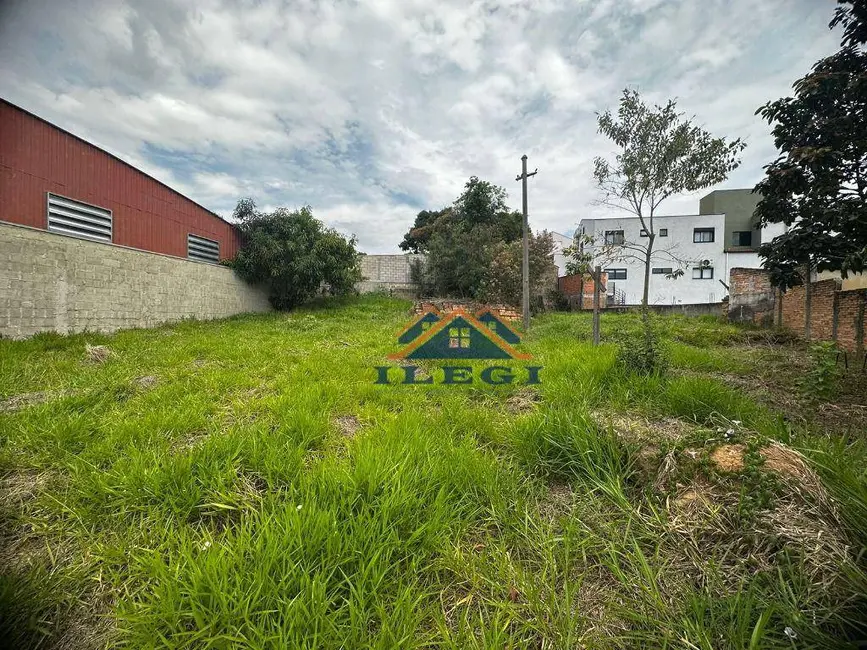 Foto 3 de Terreno / Lote à venda, 667m2 em Centro, Vinhedo - SP