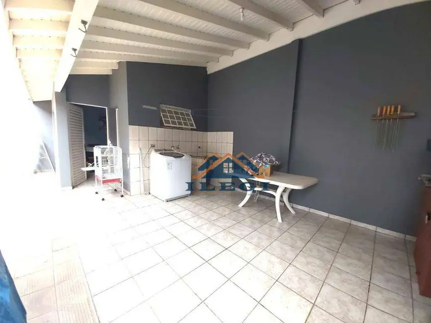 Casa com 3 quartos à venda, 250m2 em João XXIII, Vinhedo - SP - imagem 3 Foto 3 de Casa com 3 quartos à venda, 250m2 em João XXIII, Vinhedo - SP