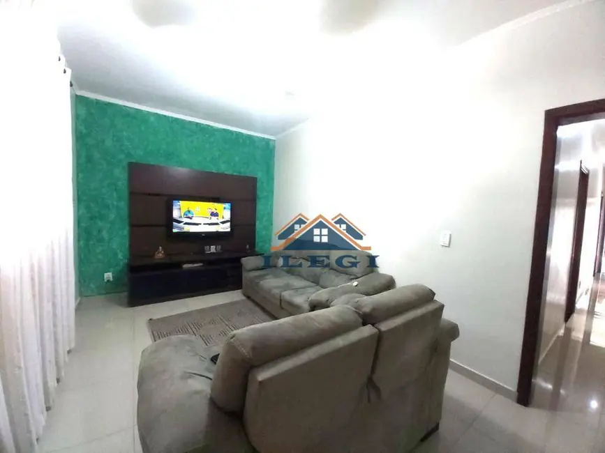 Casa com 3 quartos à venda, 250m2 em João XXIII, Vinhedo - SP - imagem 7 Foto 7 de Casa com 3 quartos à venda, 250m2 em João XXIII, Vinhedo - SP