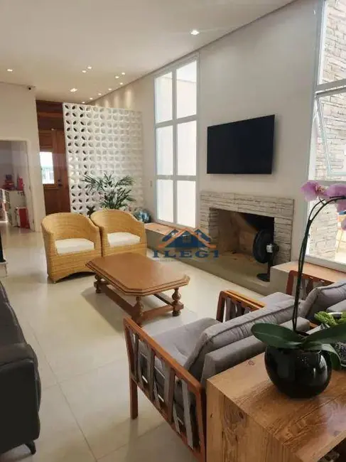 Casa de Condomínio com 4 quartos à venda, 317m2 em Valinhos - SP - imagem 3 Foto 3 de Casa de Condomínio com 4 quartos à venda, 317m2 em Valinhos - SP