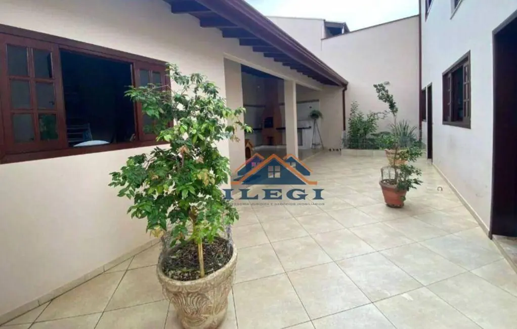 Foto 3 de Casa com 4 quartos à venda, 259m2 em João XXIII, Vinhedo - SP