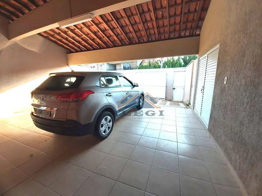 Foto 3 de Casa com 3 quartos à venda e para alugar, 384m2 em Centro, Vinhedo - SP