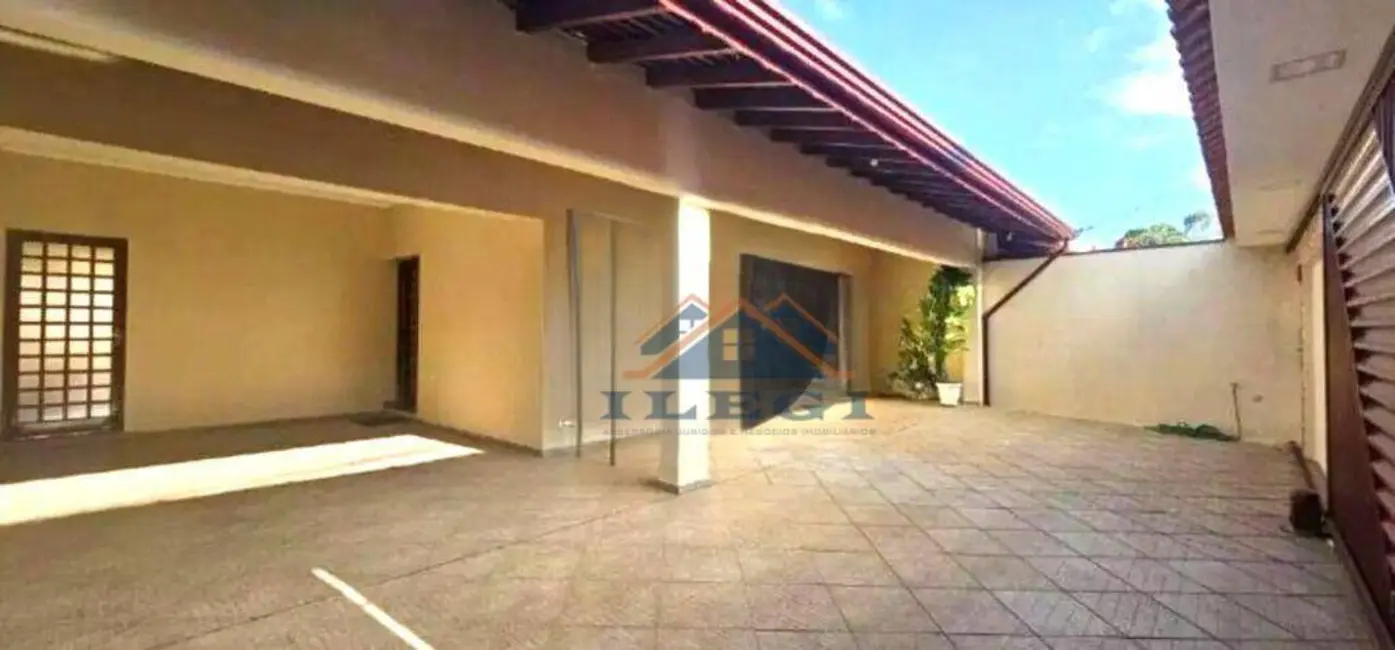 Foto 2 de Casa com 3 quartos à venda, 275m2 em Centro, Vinhedo - SP