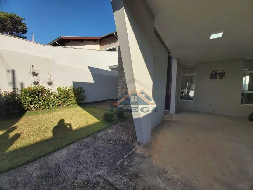 Foto 2 de Casa com 3 quartos à venda, 281m2 em João XXIII, Vinhedo - SP