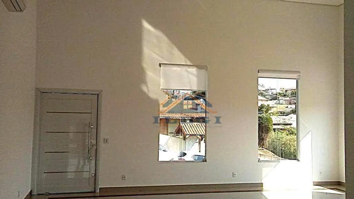 Casa de Condomínio com 3 quartos para alugar, 1000m2 em Santa Cândida, Vinhedo - SP - imagem 6 Foto 6 de Casa de Condomínio com 3 quartos para alugar, 1000m2 em Santa Cândida, Vinhedo - SP