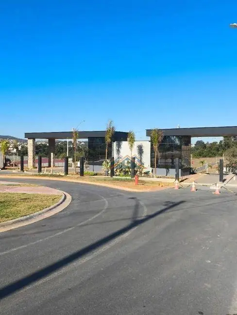 Foto 1 de Terreno / Lote à venda, 300m2 em Louveira - SP