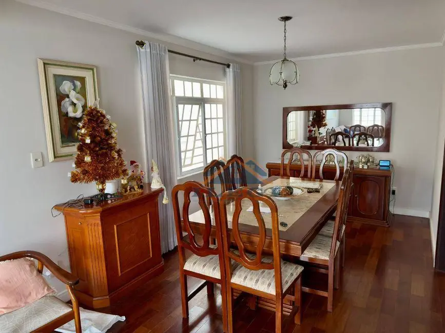 Foto 6 de Casa com 4 quartos à venda, 300m2 em Vinhedo - SP