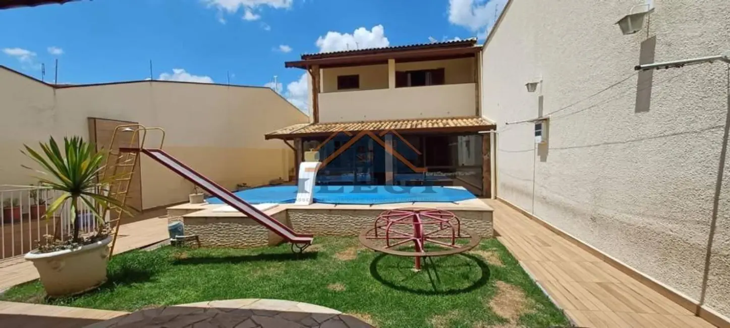 Casa com 3 quartos à venda, 310m2 em Jardim Santana, Valinhos - SP - imagem 4 Foto 4 de Casa com 3 quartos à venda, 310m2 em Jardim Santana, Valinhos - SP