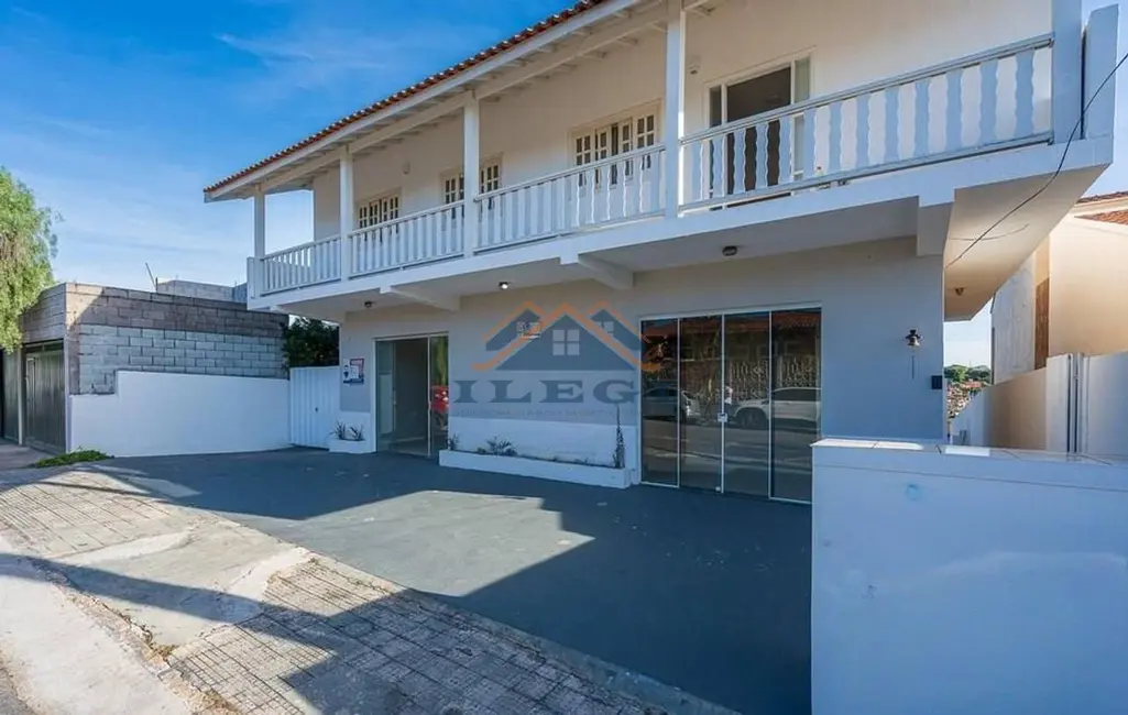 Casa com 4 quartos à venda e para alugar, 450m2 em Centro, Vinhedo - SP - imagem 2 Foto 2 de Casa com 4 quartos à venda e para alugar, 450m2 em Centro, Vinhedo - SP