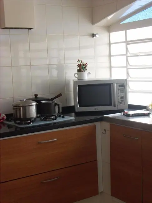 Foto 3 de Casa com 3 quartos à venda e para alugar, 375m2 em Centro, Vinhedo - SP