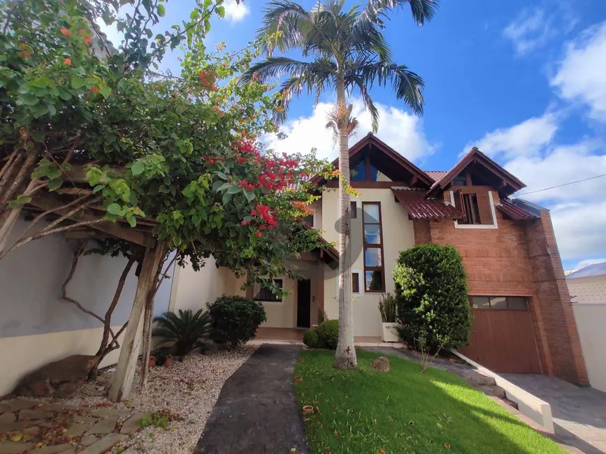 Foto 1 de Casa com 2 quartos à venda, 394m2 em Santo Inácio, Santa Cruz Do Sul - RS