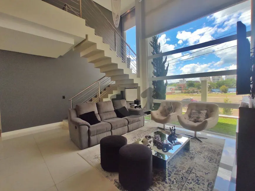 Foto 5 de Casa com 3 quartos à venda, 465m2 em Goiás, Santa Cruz Do Sul - RS