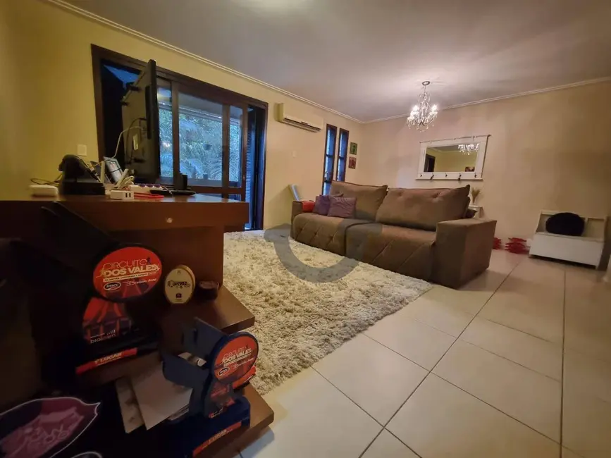 Apartamento com 3 quartos à venda, 156m2 em Santo Inácio, Santa Cruz Do Sul - RS - imagem 5 Foto 5 de Apartamento com 3 quartos à venda, 156m2 em Santo Inácio, Santa Cruz Do Sul - RS