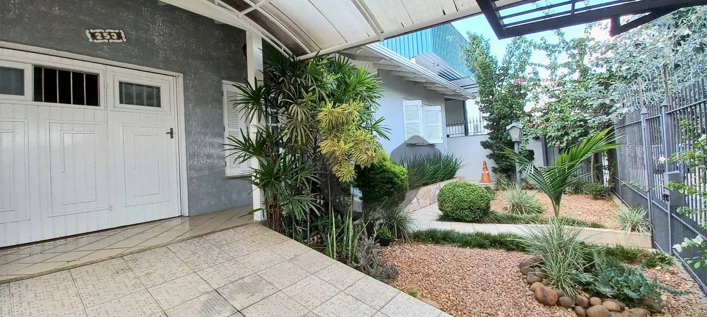 Foto 2 de Casa com 5 quartos à venda, 450m2 em Ana Nery, Santa Cruz Do Sul - RS